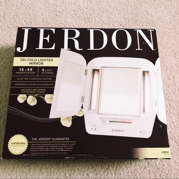 Jerdon Tri-Fold Lighted Mirror